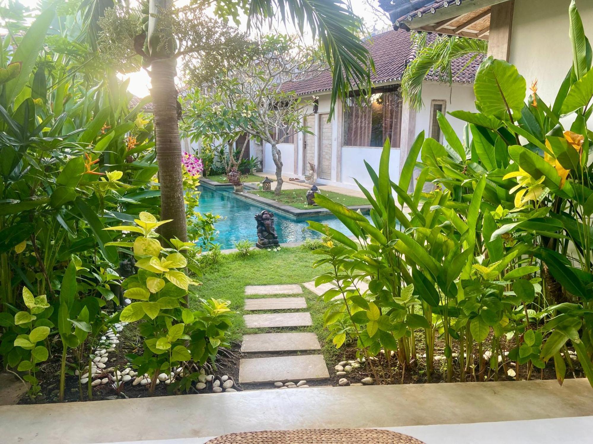 ホテル Damai Uluwatu エクステリア 写真